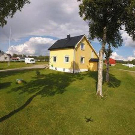 1 Room In The Yellow House, Close To Airport & Lofoten Evenskjer Extérieur photo