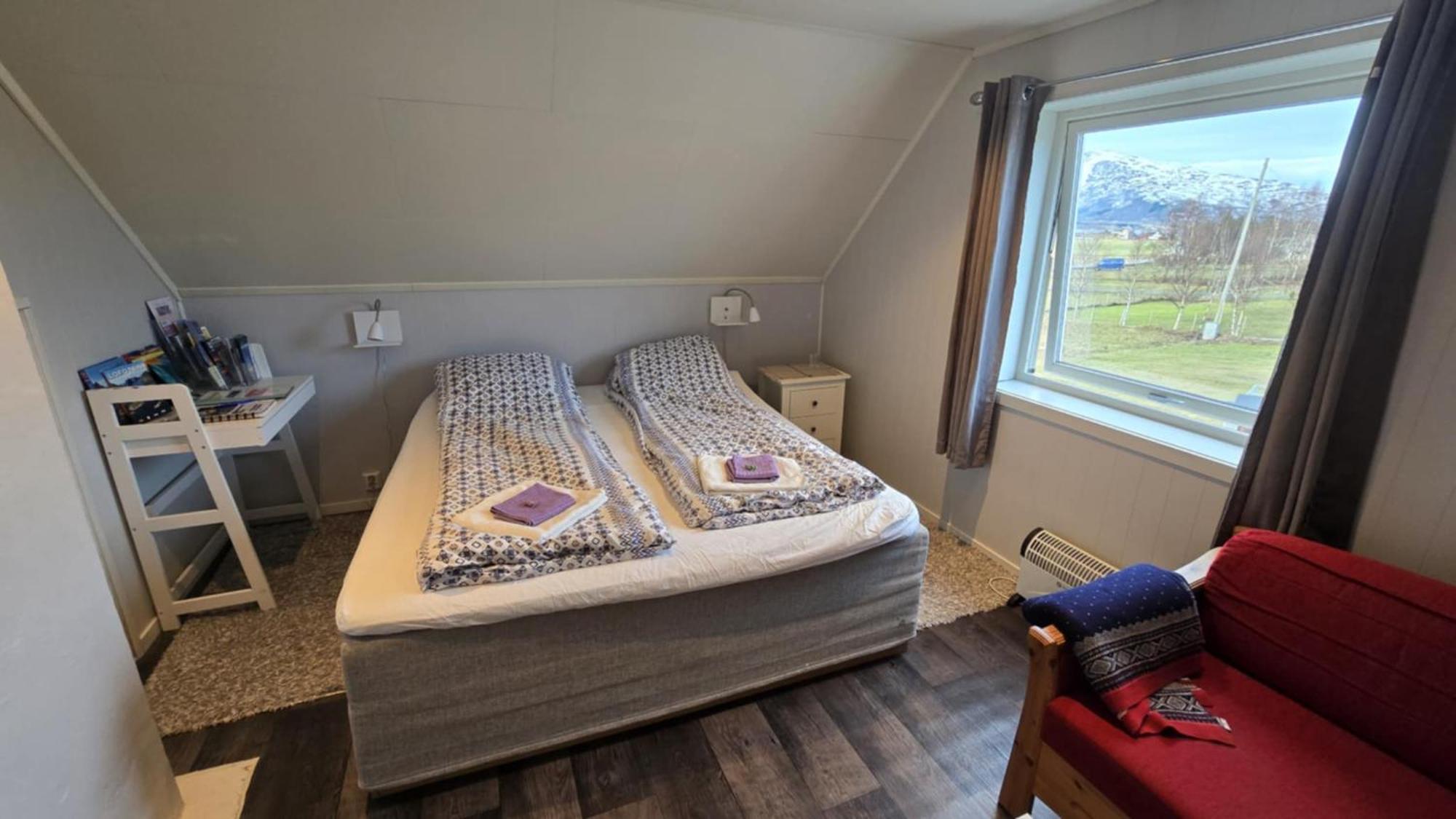 1 Room In The Yellow House, Close To Airport & Lofoten Evenskjer Extérieur photo