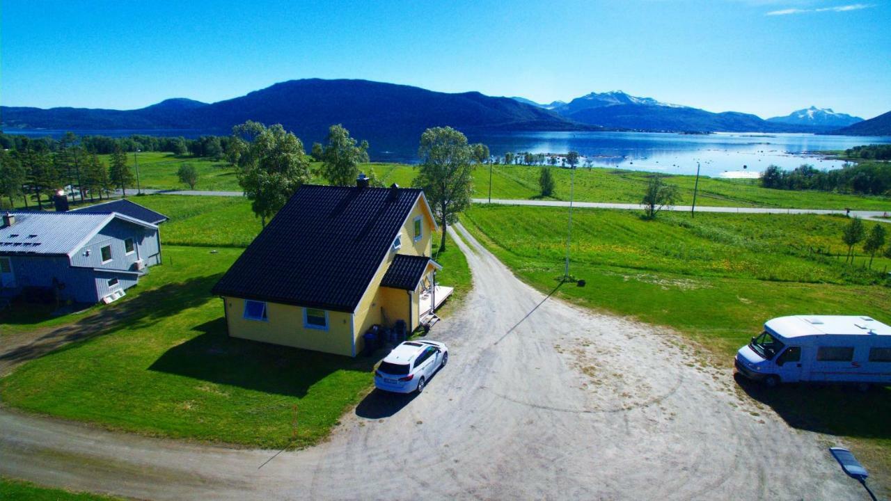 1 Room In The Yellow House, Close To Airport & Lofoten Evenskjer Extérieur photo