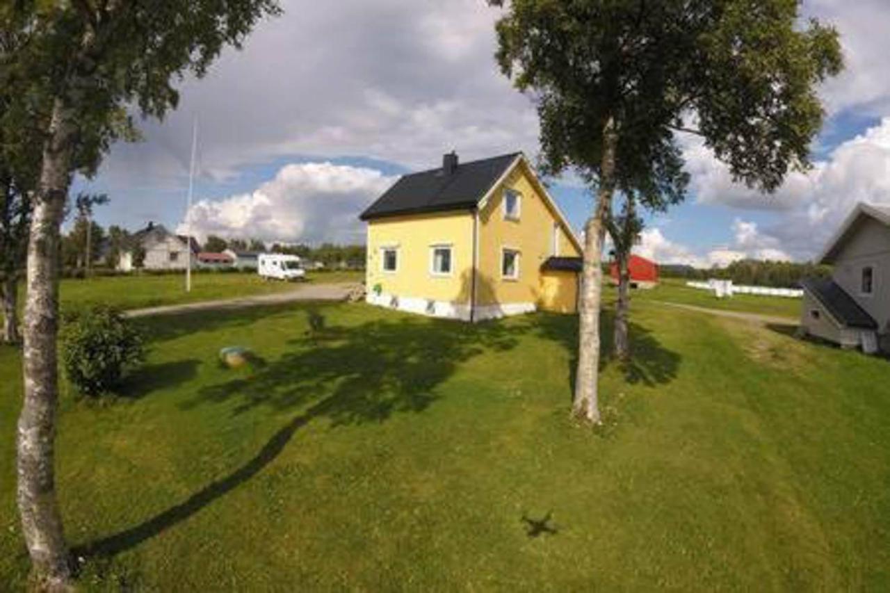 1 Room In The Yellow House, Close To Airport & Lofoten Evenskjer Extérieur photo