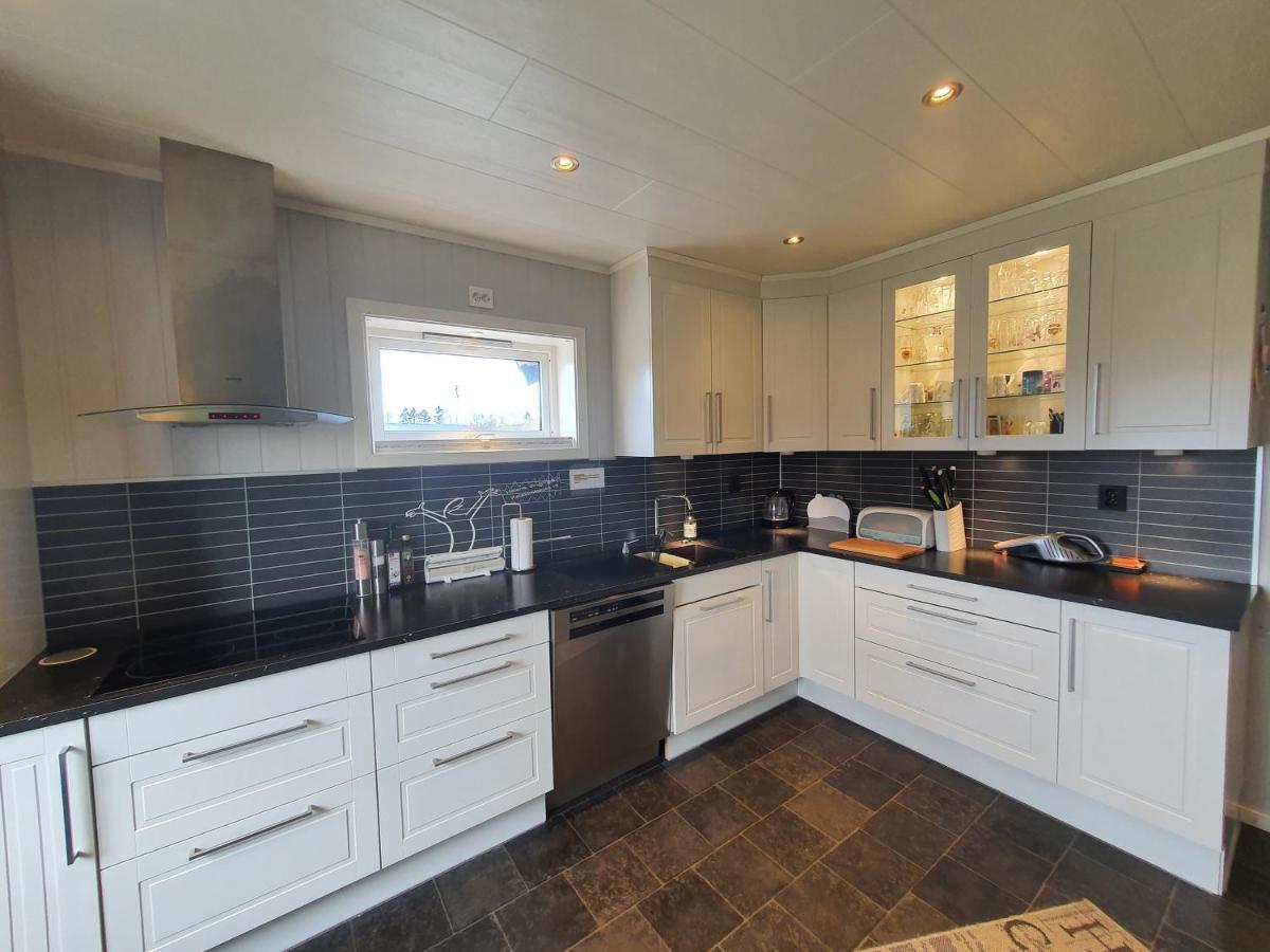 1 Room In The Yellow House, Close To Airport & Lofoten Evenskjer Extérieur photo