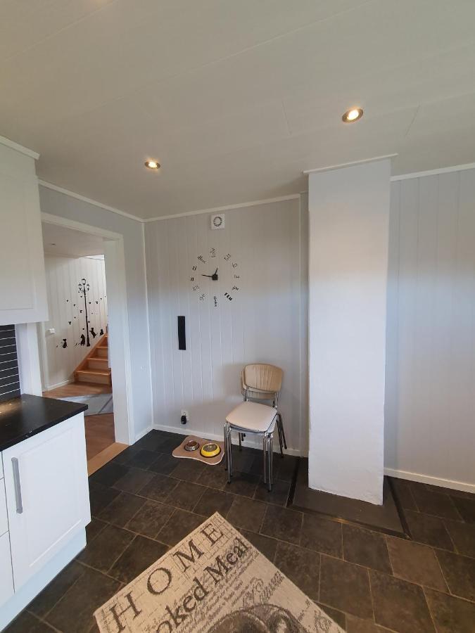 1 Room In The Yellow House, Close To Airport & Lofoten Evenskjer Extérieur photo